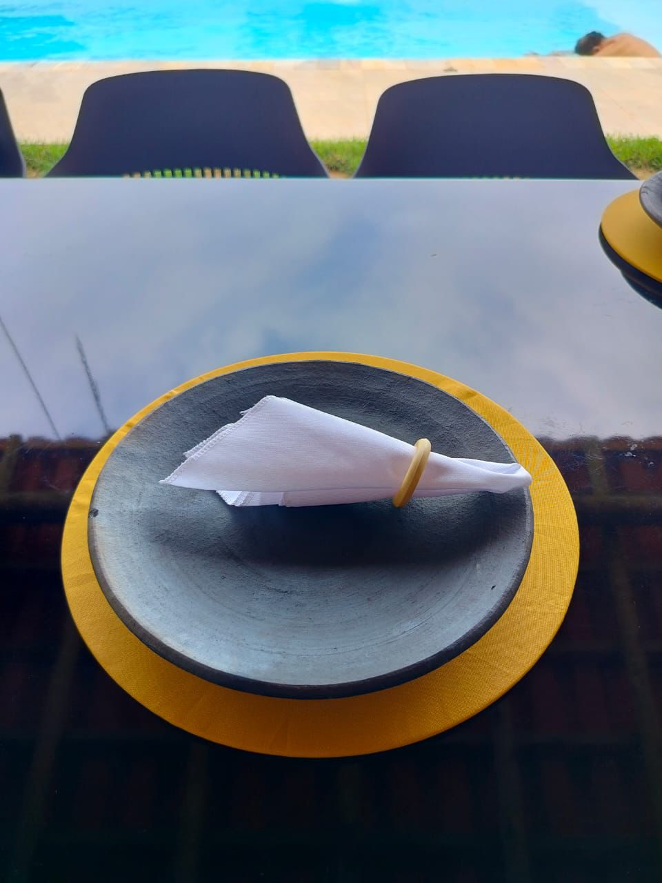 KIT COM 6 PRATOS SEM BORDA DE BARRO